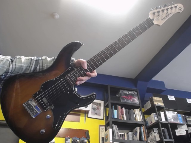 Guitar comme neuve tobacco pac120htbs