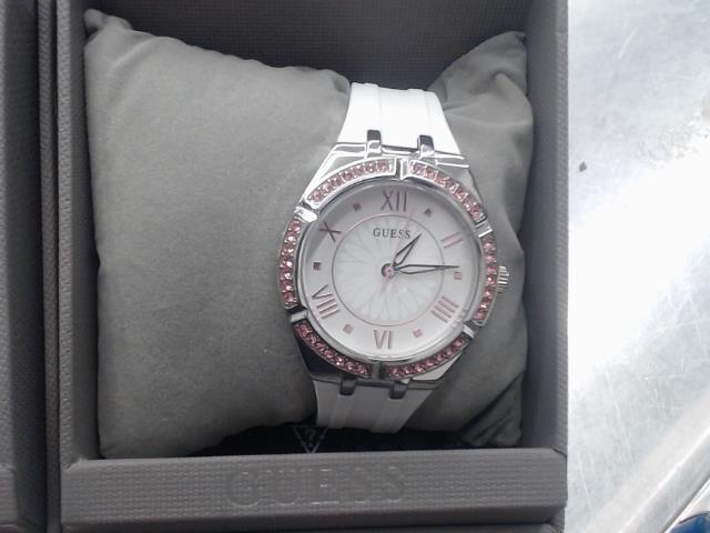 Montre blanche guess neuf en boite