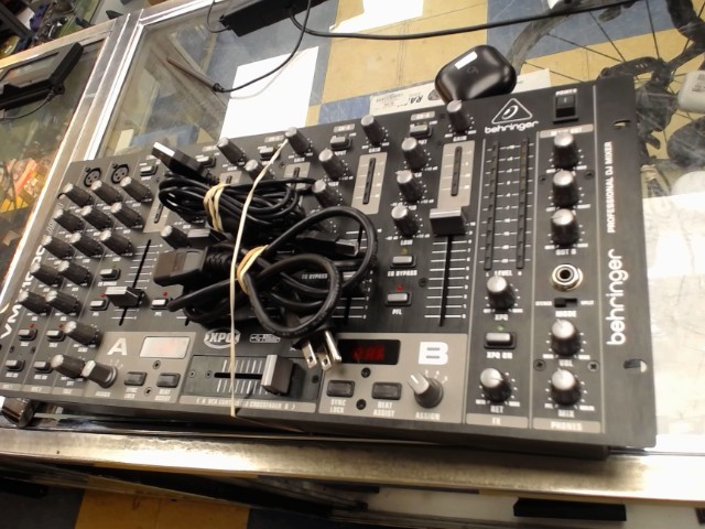 Great condition behringer mixer