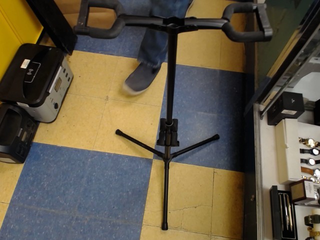 Double guitar stand