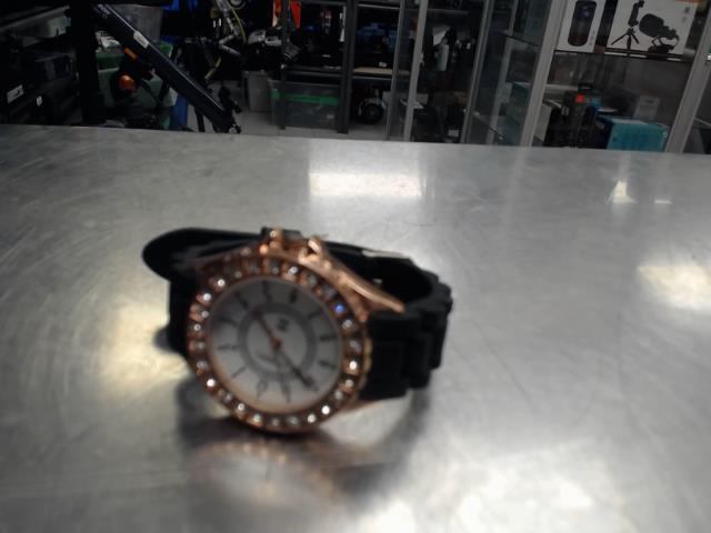 Montre avec bracelet caoutchouc