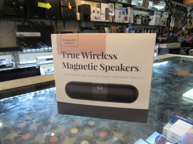 True wireless magnetic speakers