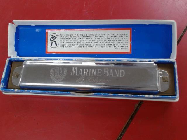Harmonica vintage 14 hole key of c+boite