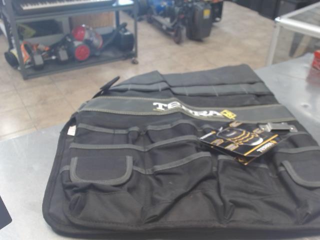 Poutch outils vide