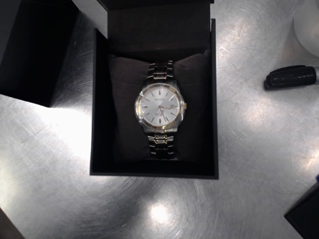 Montre bulova dans boite