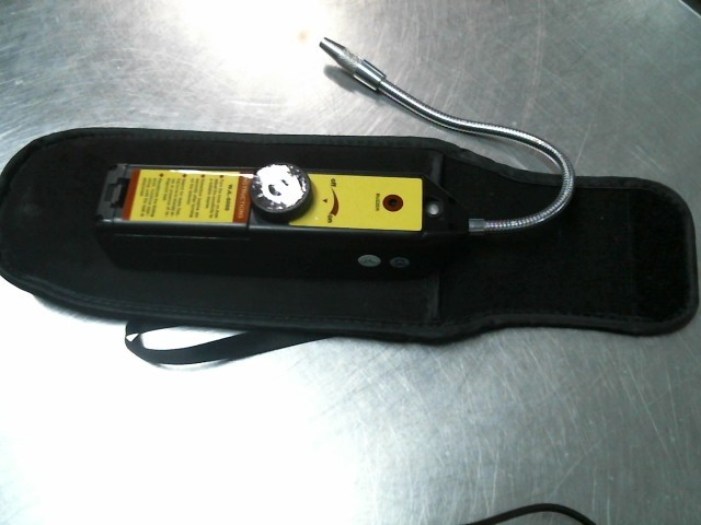 Halogen leak detector