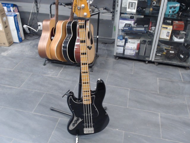 Guitar squier jazz bass