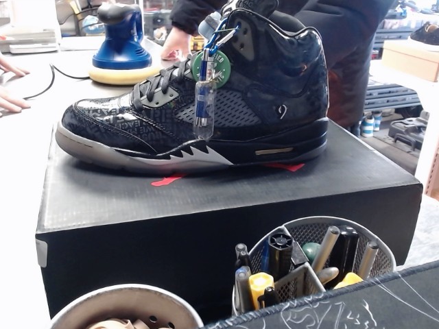 Jordan 5 retro doernbecher size 10.5