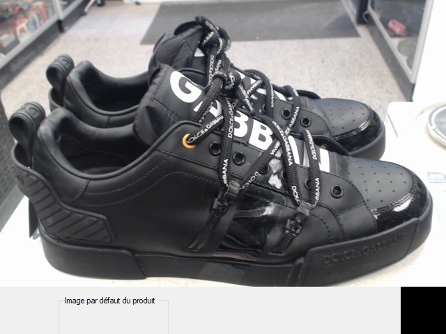 Low top sneaker black size 10