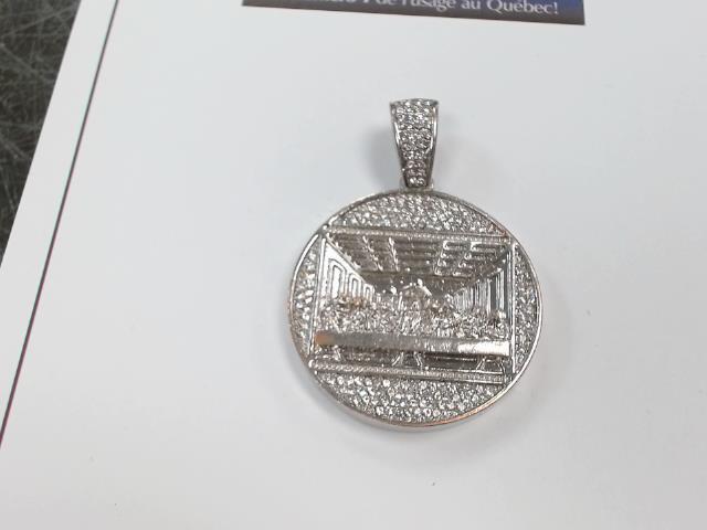Breloque jesus pieces avec couronne zirc