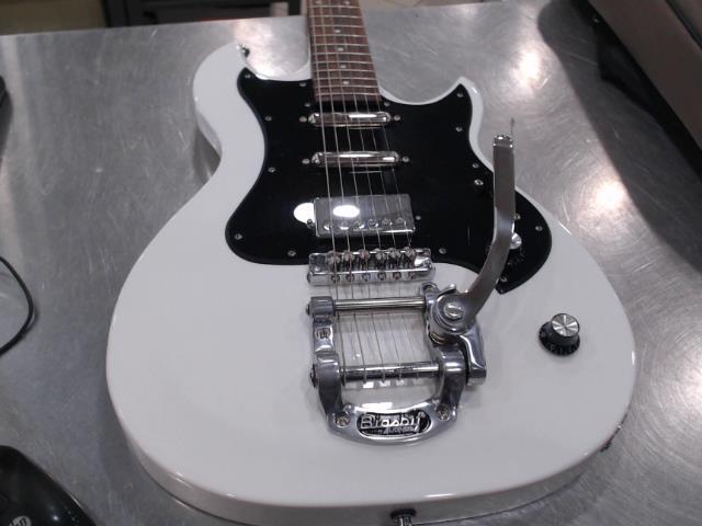 Guitare electrique blanche