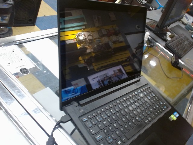 Laptop touch screen + chargeur + sac