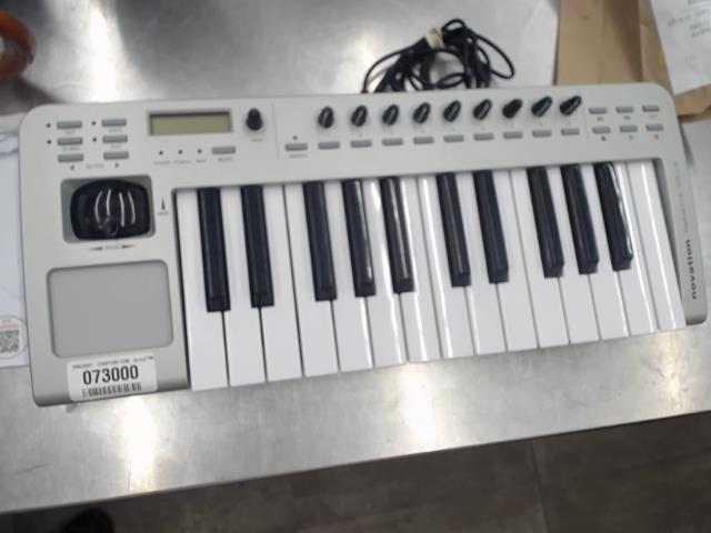 Piano keyboard