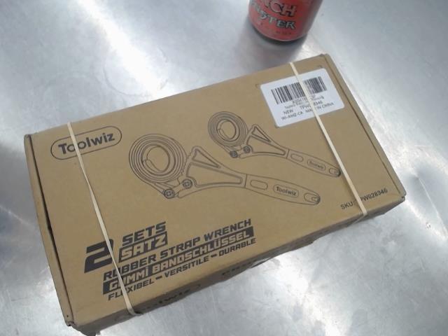 Rubber strap wrench