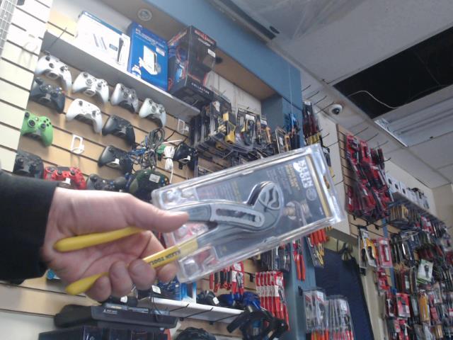 Pump  plier