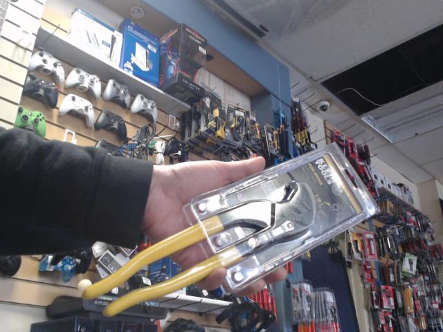 Plier wrench