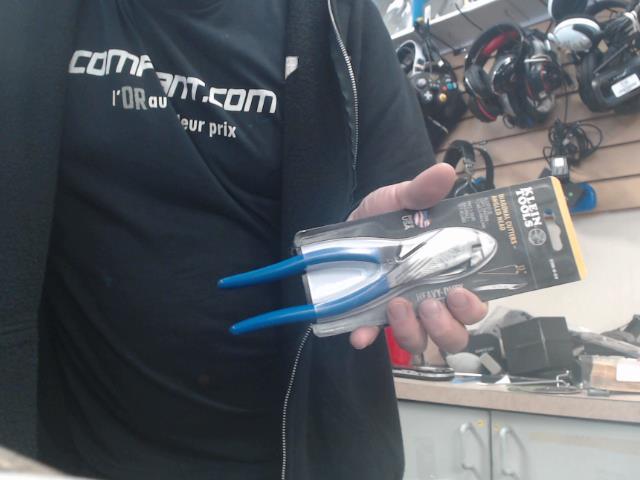 Diagonal cutters angled head