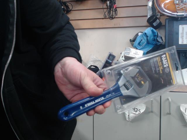 Adjustable wrench