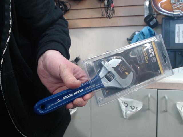 Adjustable wrench