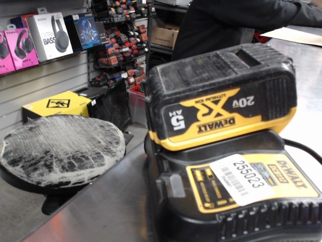 Chargeur avec batteries 5amp