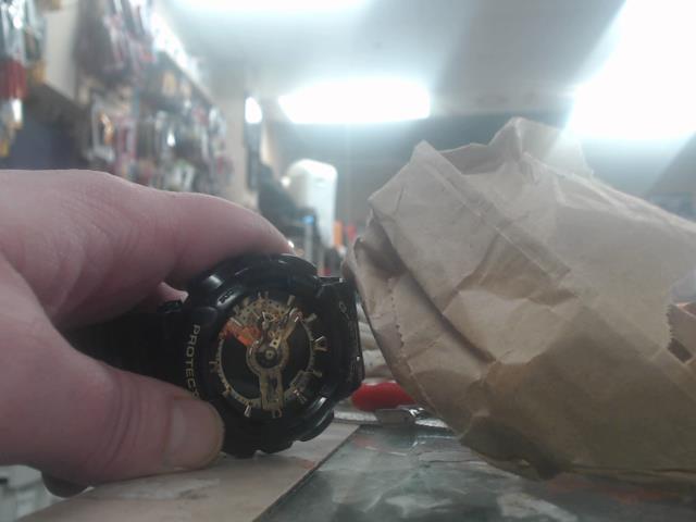 Montre homme rubber noir et gold