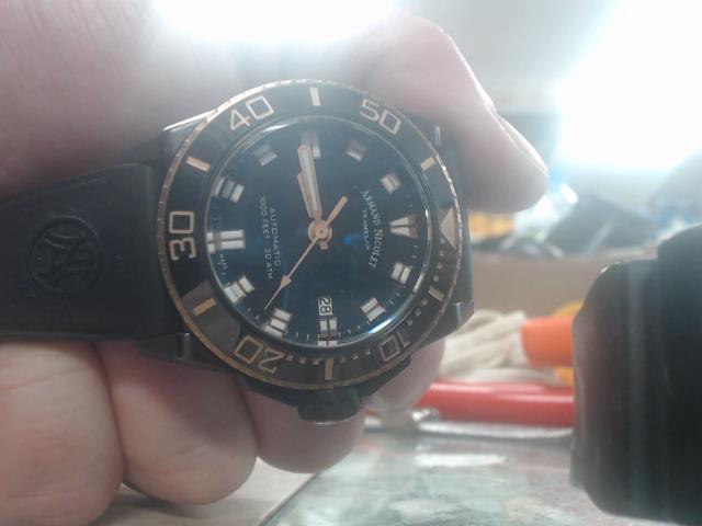 Montre automatic fond noir bracelet rubb