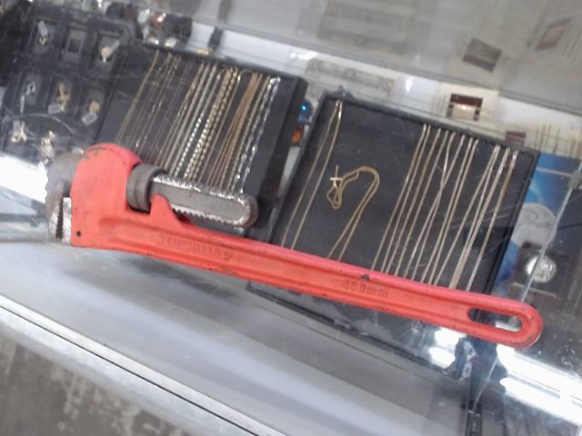 Pipe wrench 18