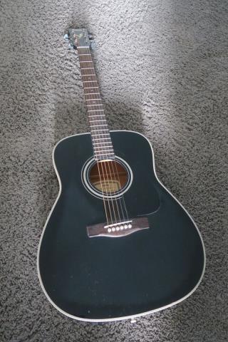 Guitar acoustic yamaha avec case