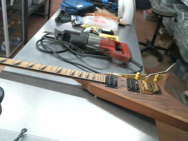 Guitare electrique + boite