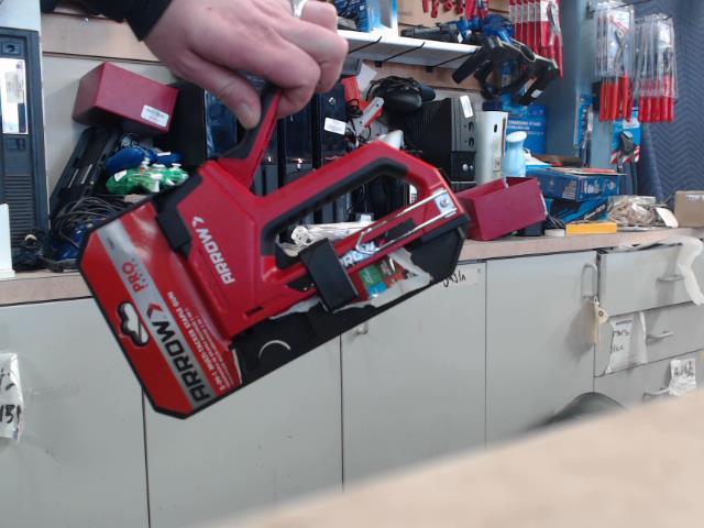 Staplew gun