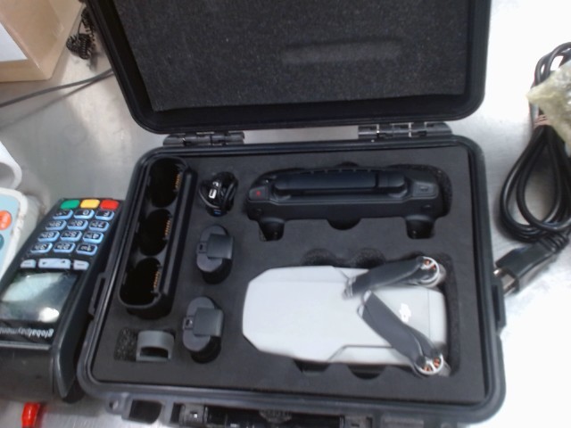 Dji mini avec accessoires dans case