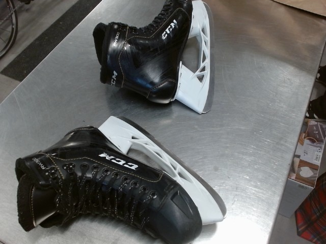 Bottes de pattin a glace noire