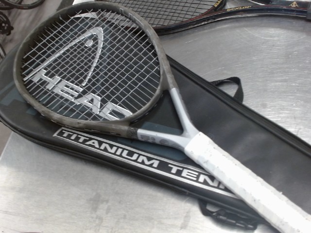 Raquette de tennis noire