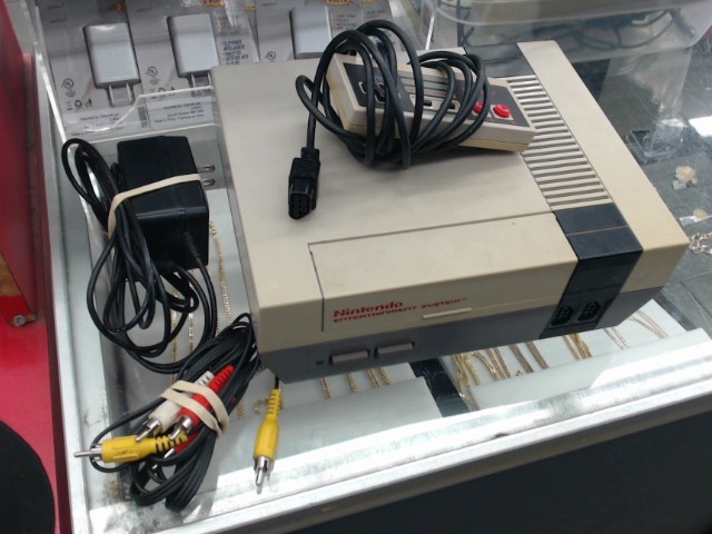 Console nintendo nes avec fils et manett