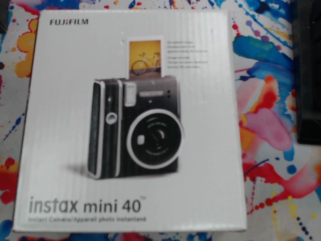 Instant camera