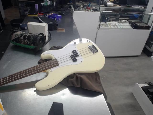 Fender squier p-bass blanche