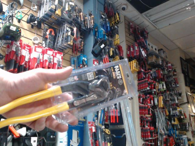 Plier wrench