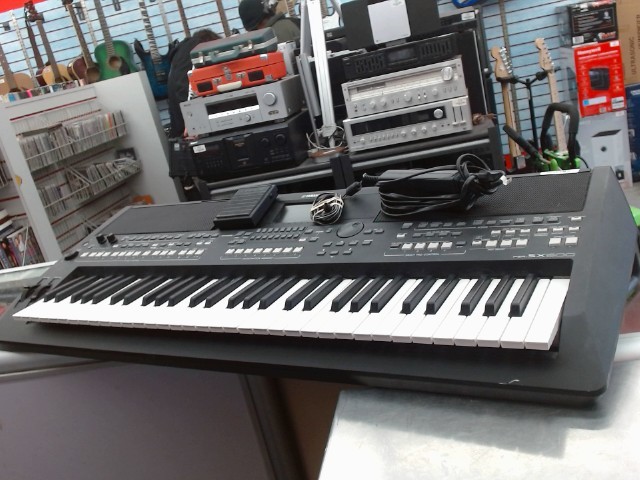 Synthetiseur 61 notes