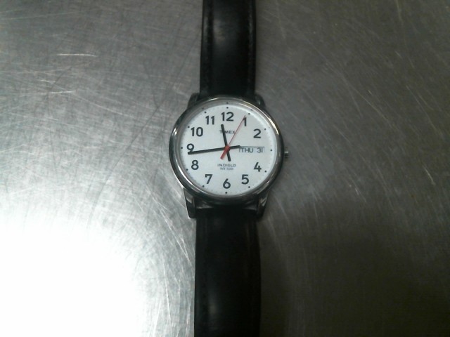 Montre timex avec strap noire