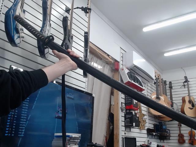 Katana aiguis avec fourreau