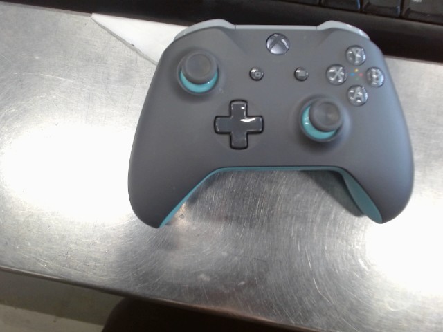 Manette xbox one gris et blue