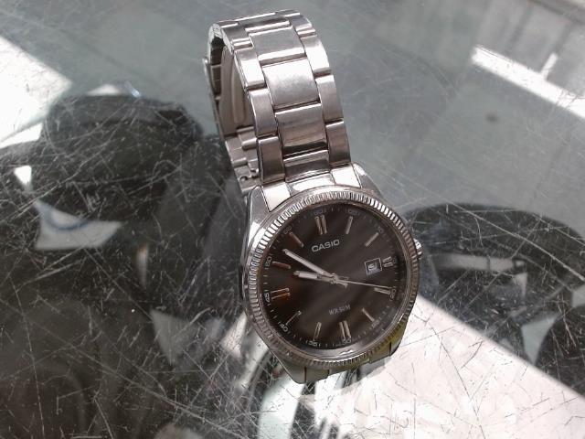 Montre casio sylver fond noir