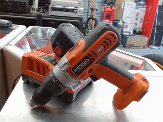 Perceuse ridgid avec batterie et chargeu