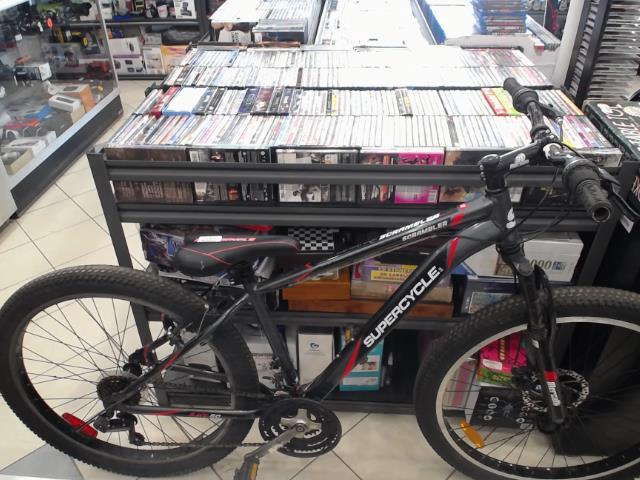 Fatbike gris et noir et rouge