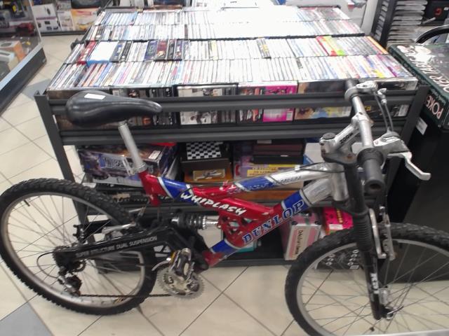 Velo rouge bleu et gris