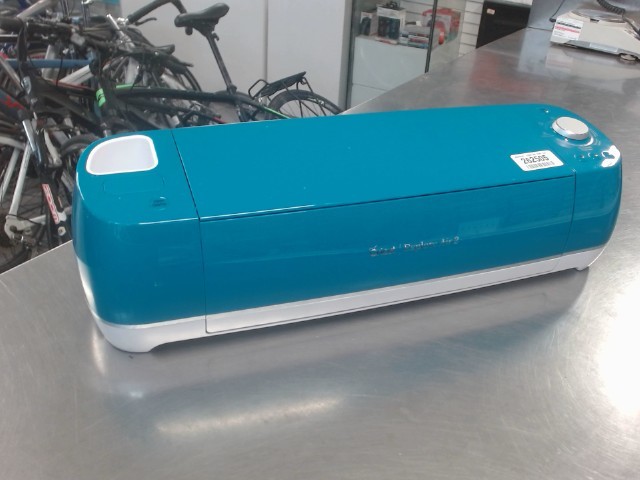 Die cutting machine for clothing