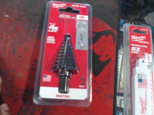 Step drill bit