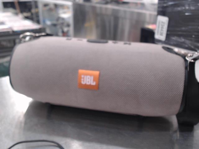 Speakers bluetooth