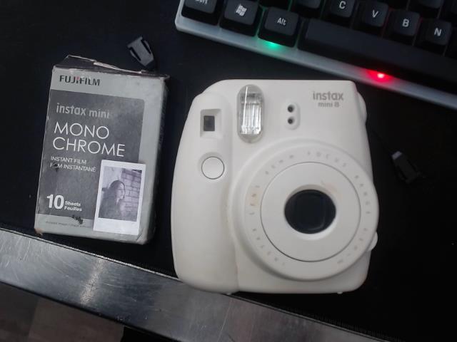 Instax mini 8 avec monochrome