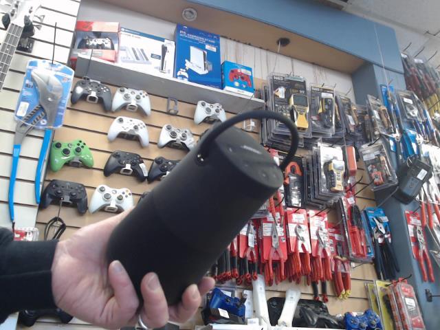 Speaker bose revolve+